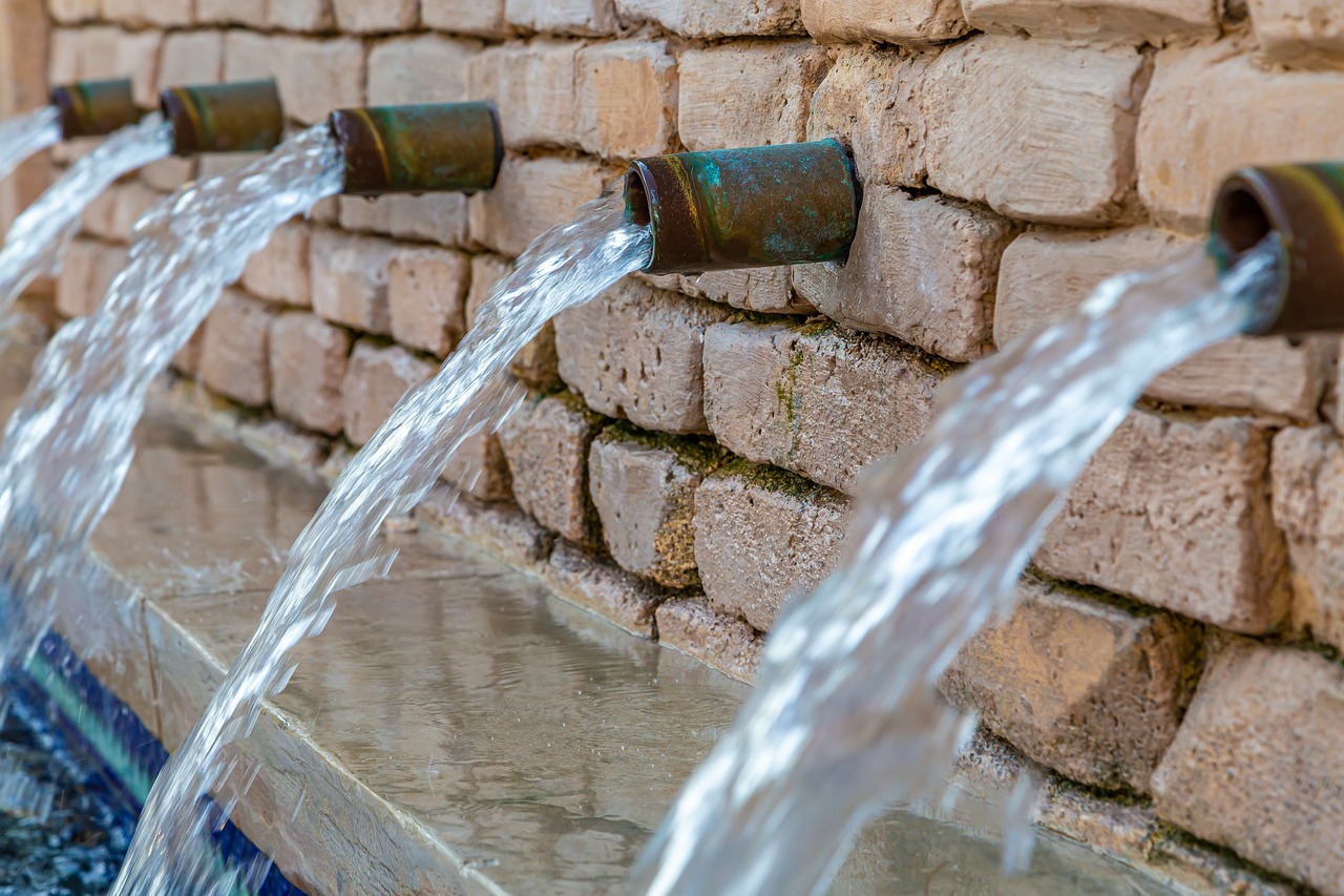 Дайджест от 22 сентября: подорожает ли вода в Узбекистане, сколько микропластика в Волге и что налил в бутылку из-под воды осужденный в Челнах